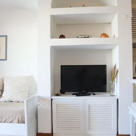 Lv Apartment *